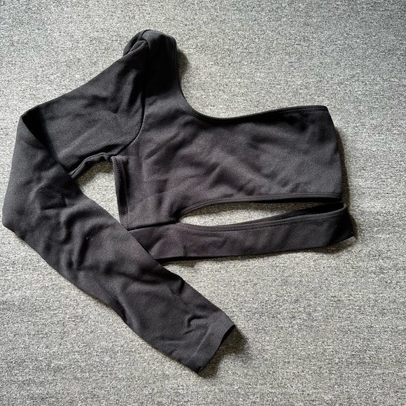 Black Garage top with opening in the middle with one sleeve - Picture 1 of 2